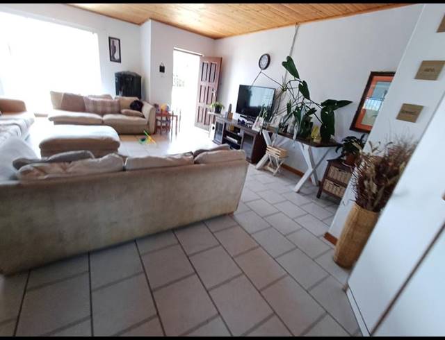 3 BEDROOM HOUSE FOR SALE IN DE KELDERS